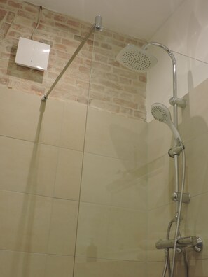 Studio | Dusche im Bad