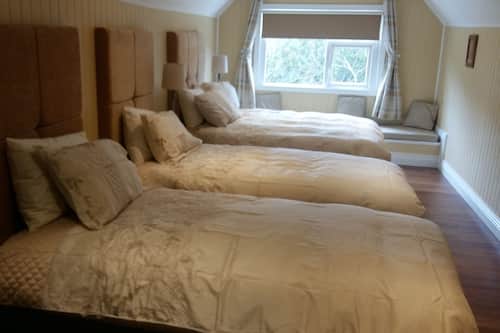 Comfort House | 1 bedroom, premium bedding, desk, soundproofing
