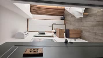 Minibar, free WiFi, bed sheets
