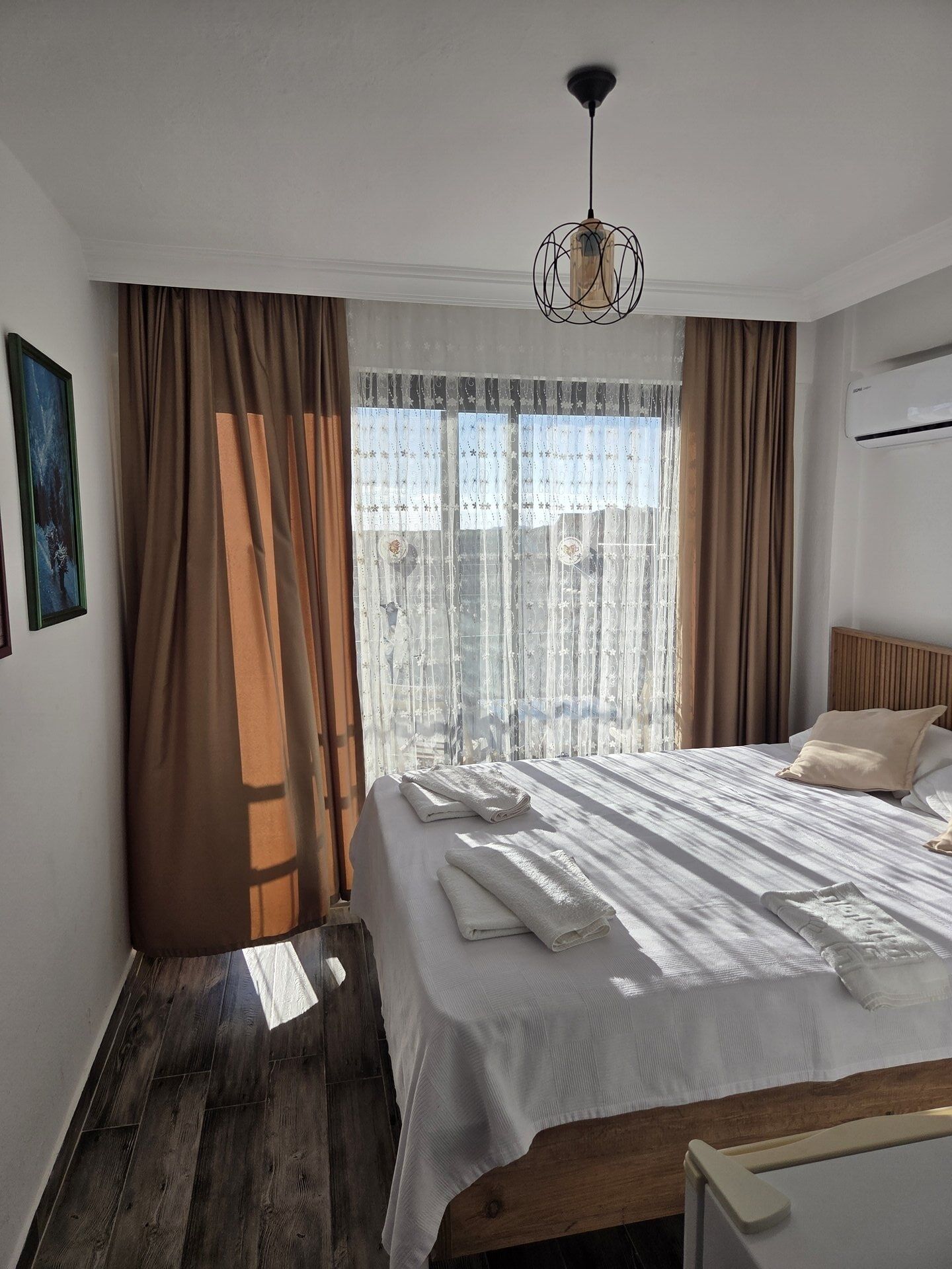 Minibar, wifi gratis y ropa de cama 