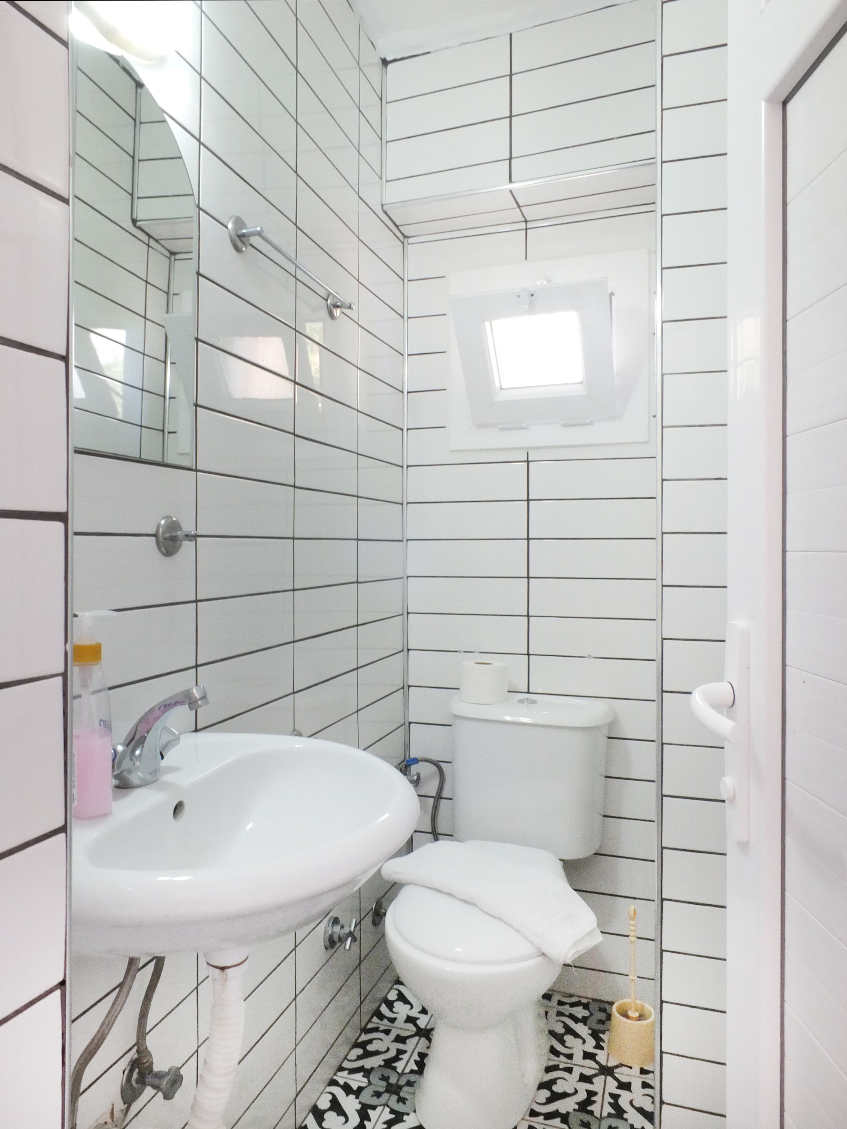 standard room | bathroom sink