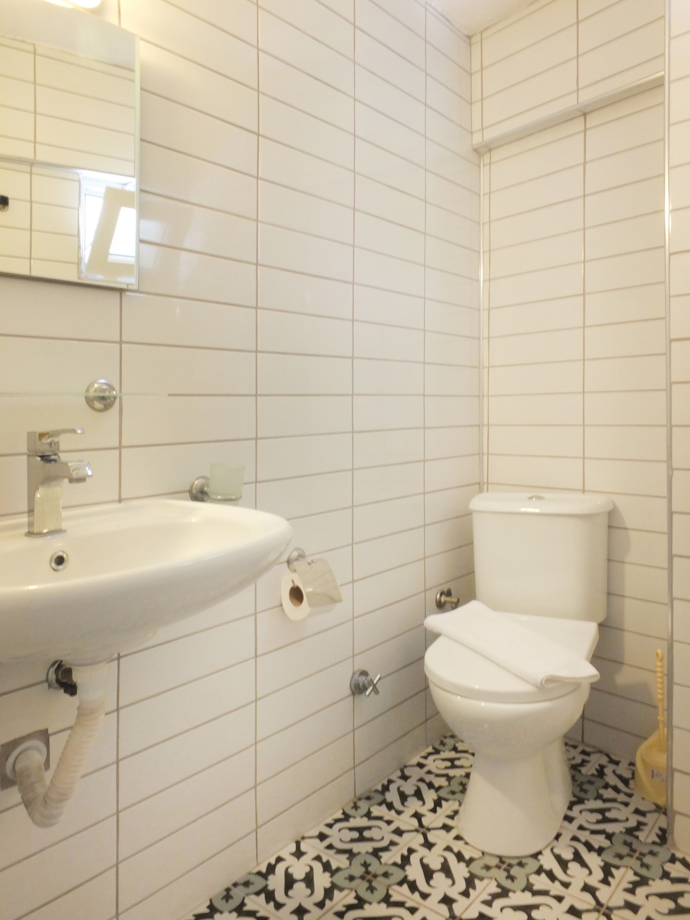 economy double room | bathroom sink