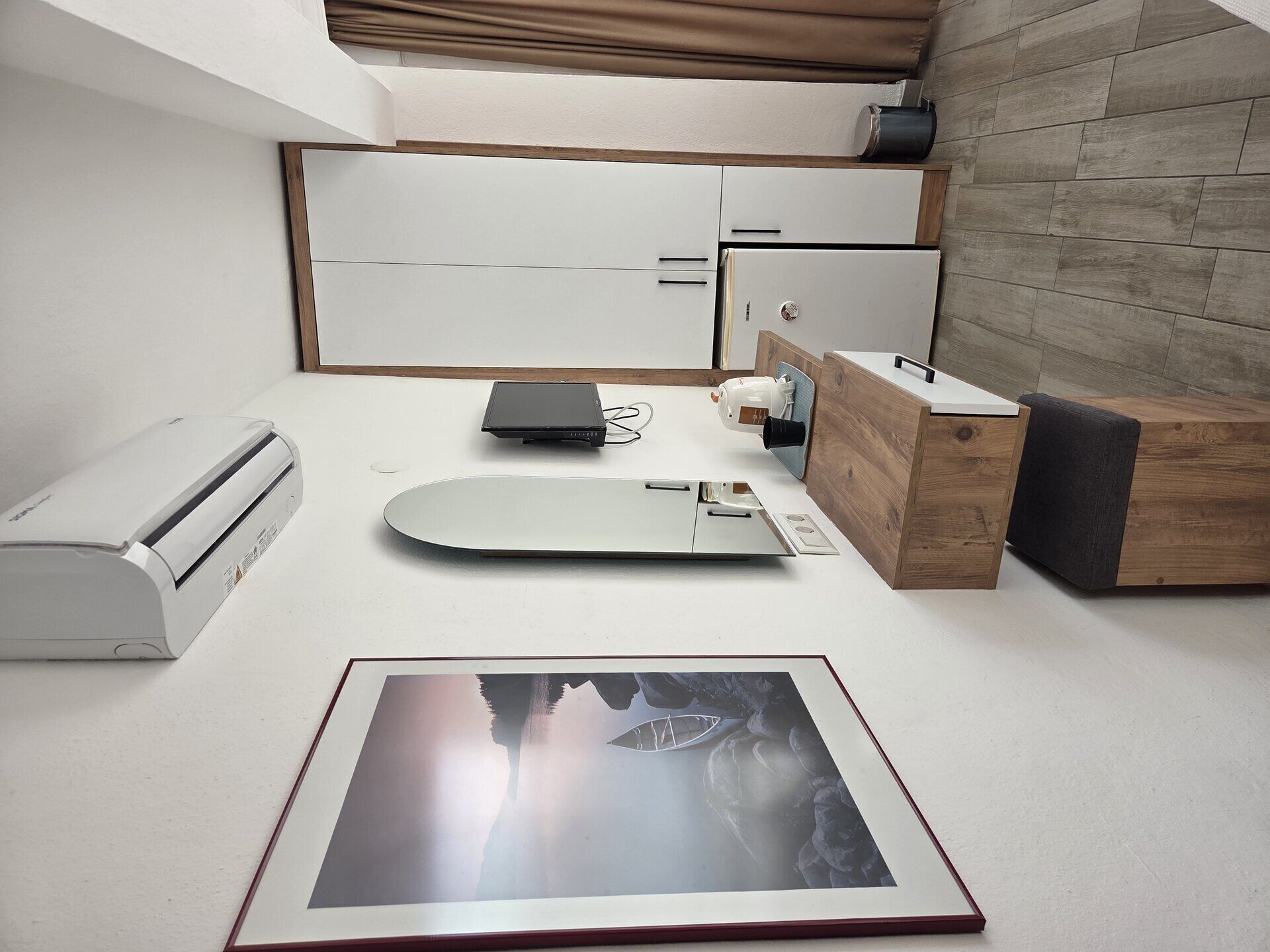 Minibar, free WiFi, bed sheets