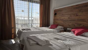 Minibar, wifi gratis y ropa de cama
