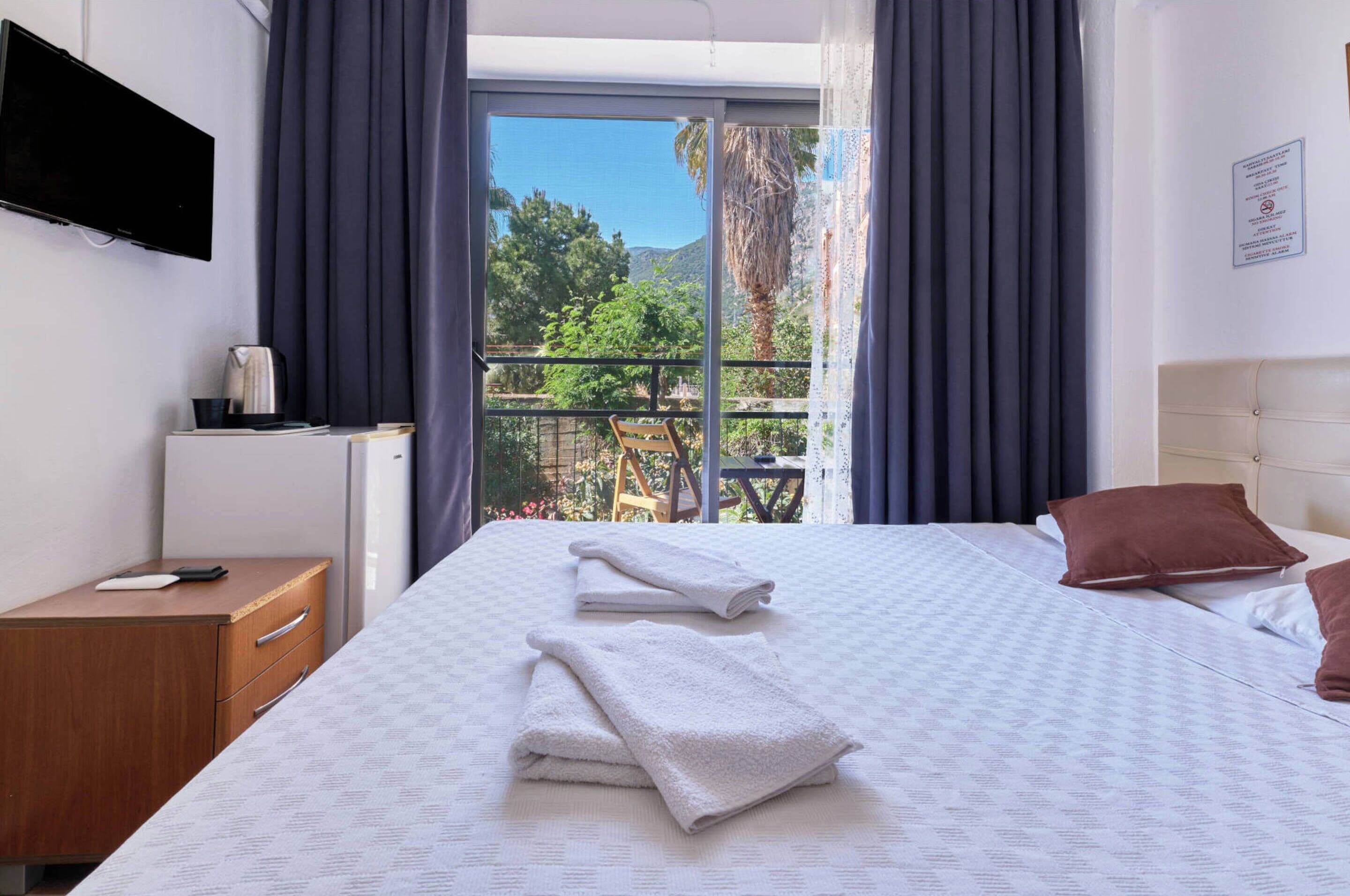 minibar, free wifi, bed sheets