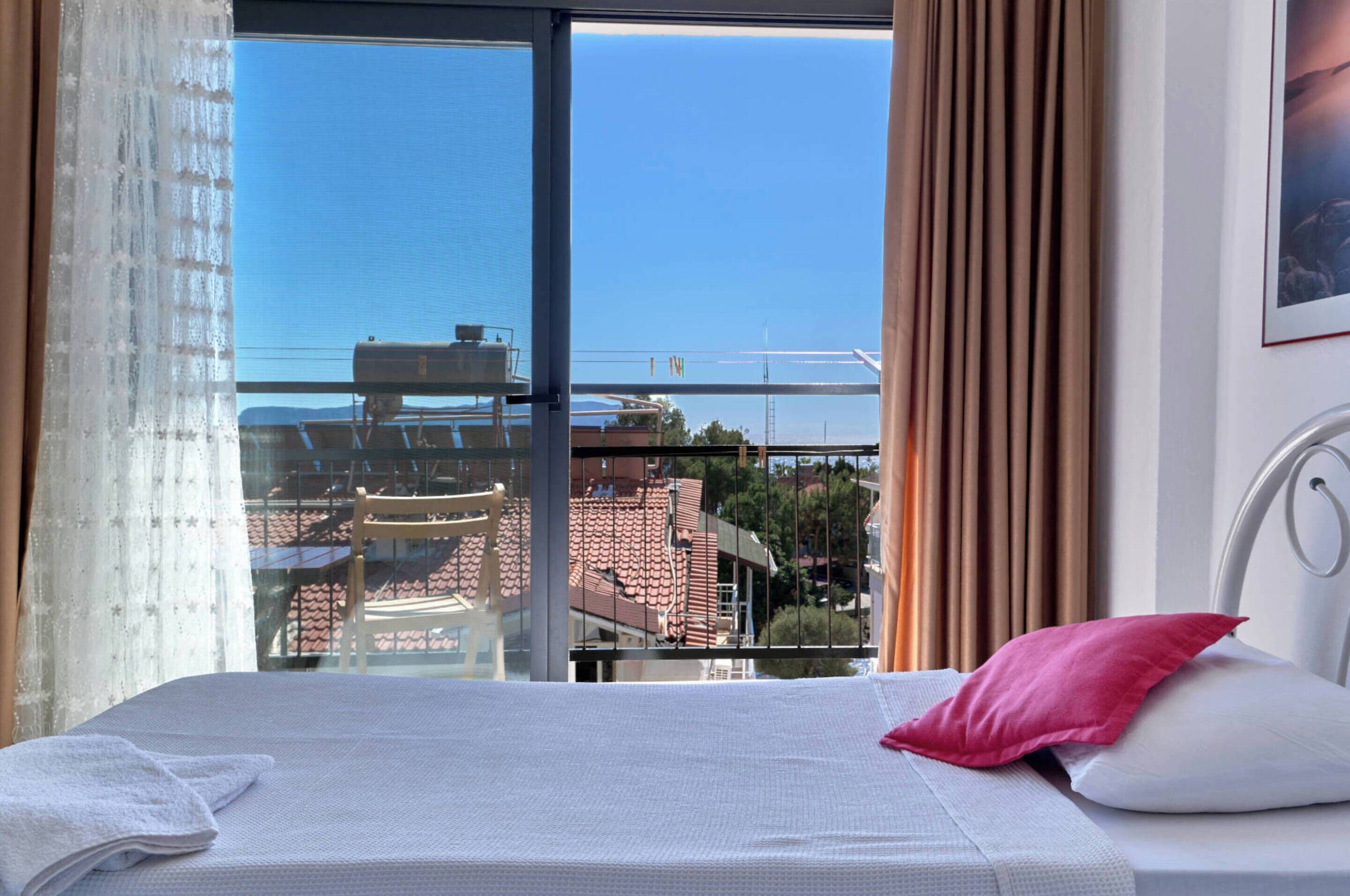 minibar, free wifi, bed sheets