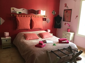 Comfort tweepersoonskamer, 1 slaapkamer (Romantique) | Verduisterende gordijnen, geluiddichte muren, gratis wifi, beddengoed