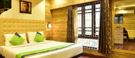 Royal Room | Iron/ironing board, free WiFi