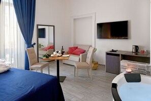 Suite, Hot Tub | 1 bedroom, Frette Italian sheets, premium bedding, down comforters - Barbarella SPA (Naples)