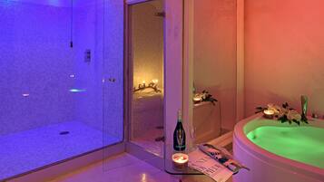 Couples treatment rooms, hot tub, steam room, massages