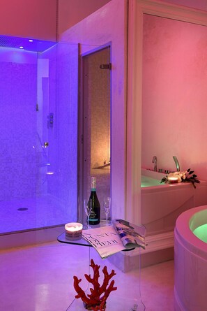 Couples treatment rooms, hot tub, steam room, massages - Barbarella SPA (Naples)