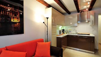 Apartment, 1 Bedroom | Private kitchen | Fridge, microwave, oven, stovetop