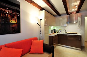 Apartment, 1 Schlafzimmer | Eigene Küche | Kühlschrank, Mikrowelle, Ofen, Herdplatte