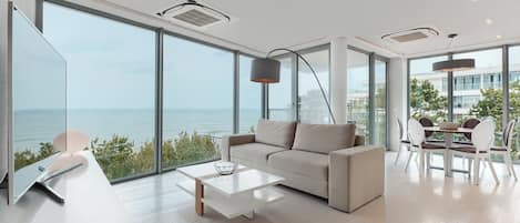 Deluxe Apartment | Living area