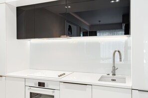 Apartamento Deluxe | Baño | Ducha y cabezal de ducha tipo lluvia