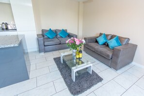 华丽复式, 3 间卧室, 城市景观 | 高档床上用品、熨斗/熨衣板、婴儿床、免费 WiFi