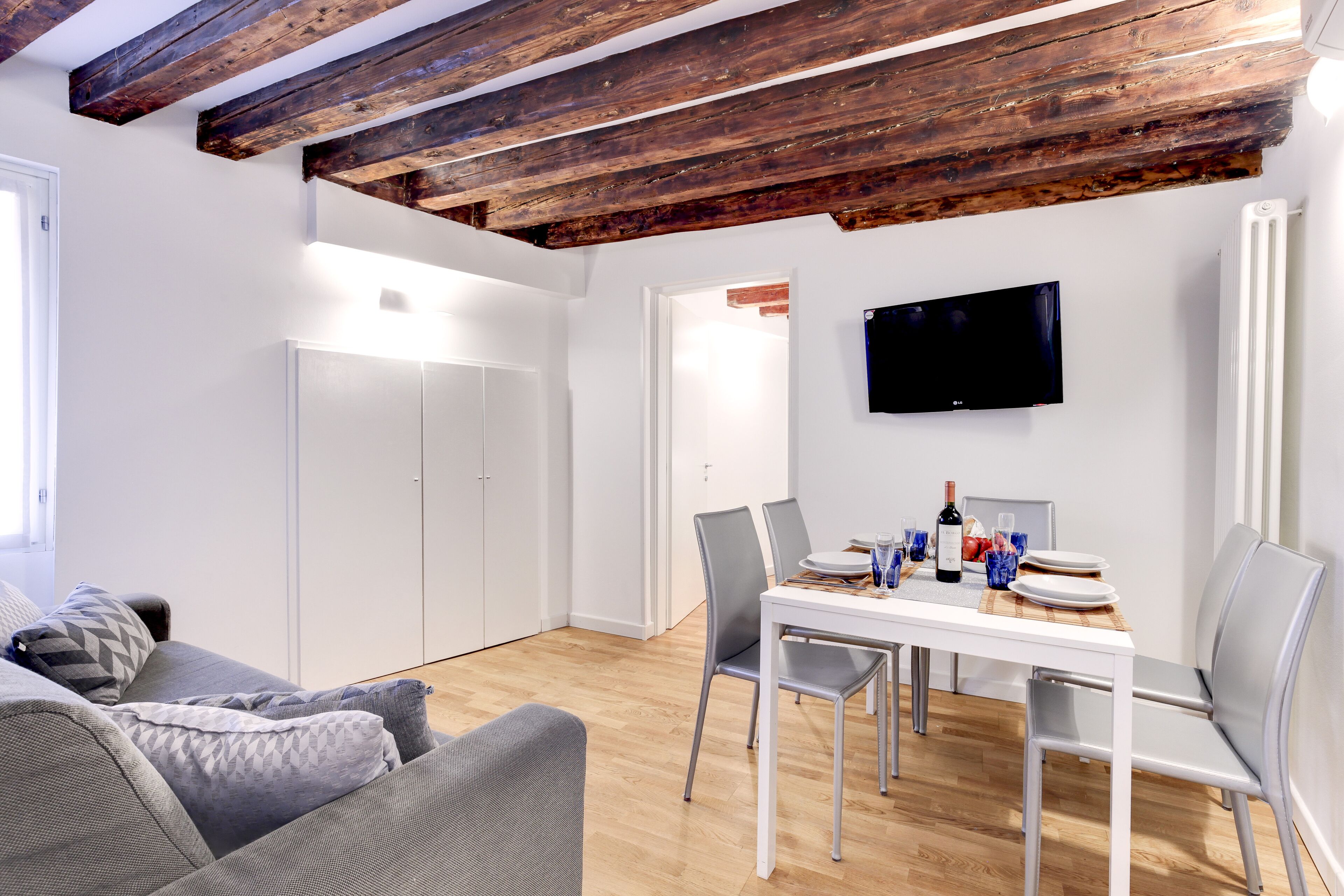 Apartamento, 2 quartos | Área de estar | TV LCD
