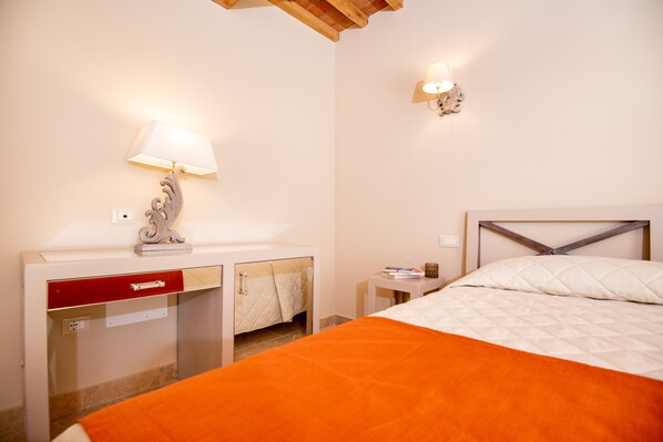 Minibar, in-room safe, desk, blackout drapes - Relais dei Molini (Castagneto Carducci)