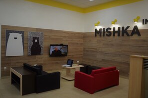 Lobby sitting area - Mishka Inn Hostel (Volgograd)