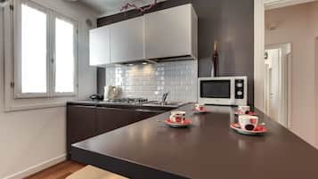 Apartment, 2 Bedrooms | In-room dining