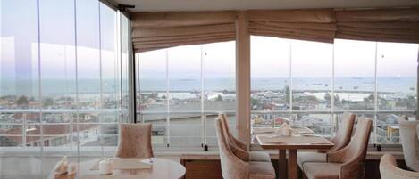 Tägliches inbegriffenes Frühstücksbuffet