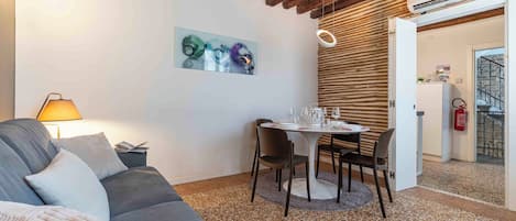 Apartment, 2 Schlafzimmer | Wohnbereich