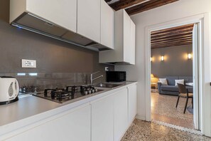 Apartment, 2 Bedrooms | Private kitchen