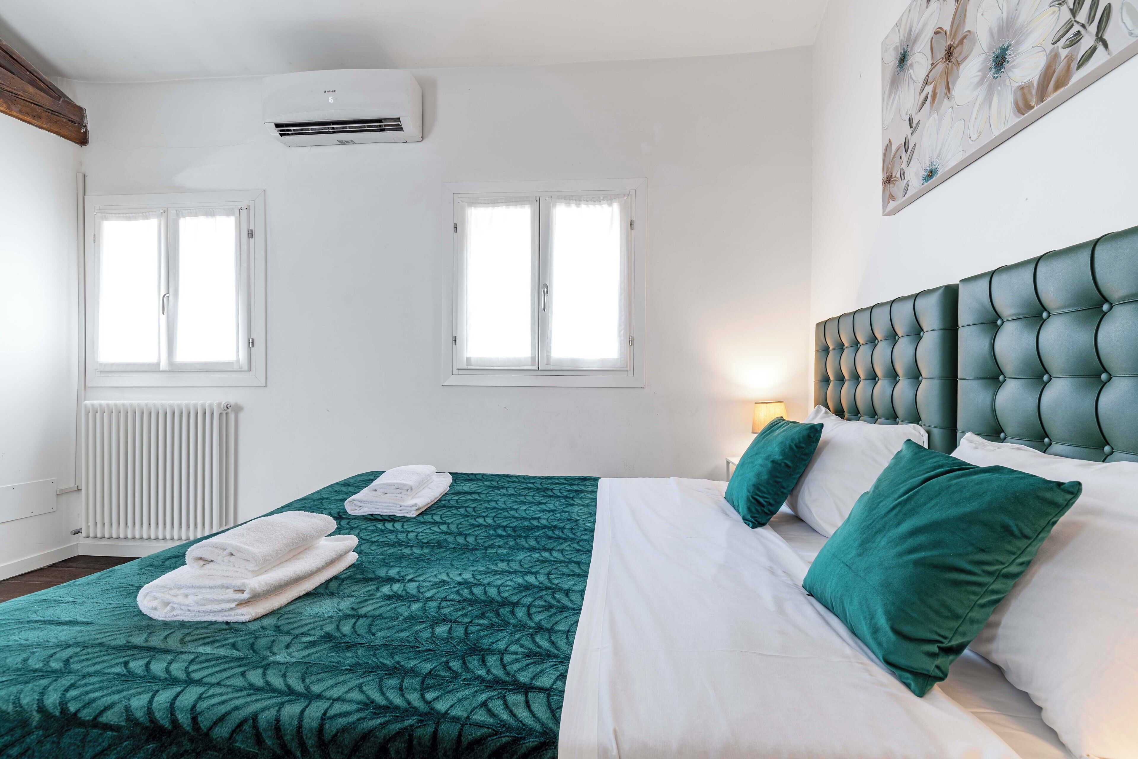 3 habitaciones, tabla de planchar con plancha, cunas y wifi gratis 