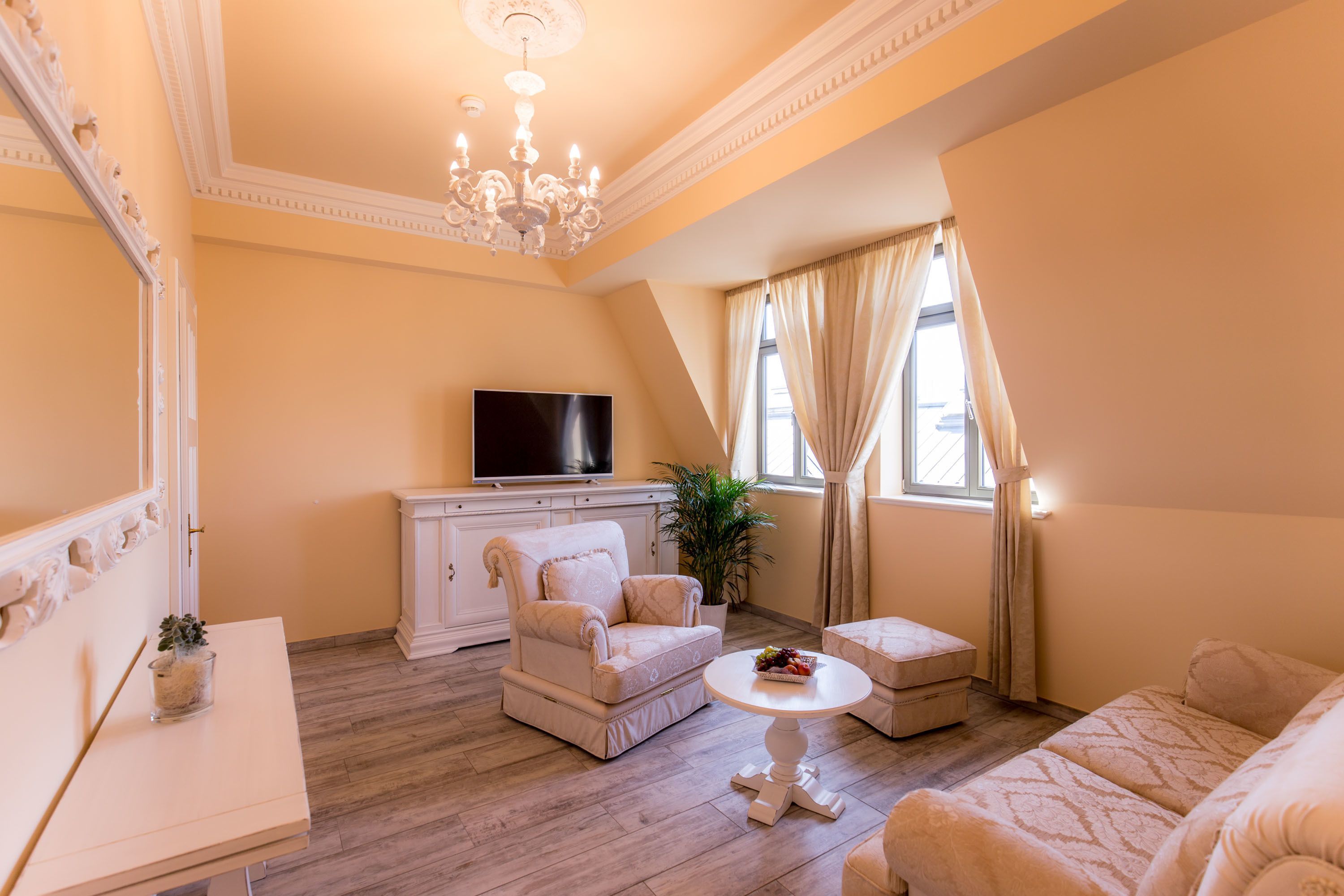 suite (sirolo) | living room | flat-screen tv, heated floors