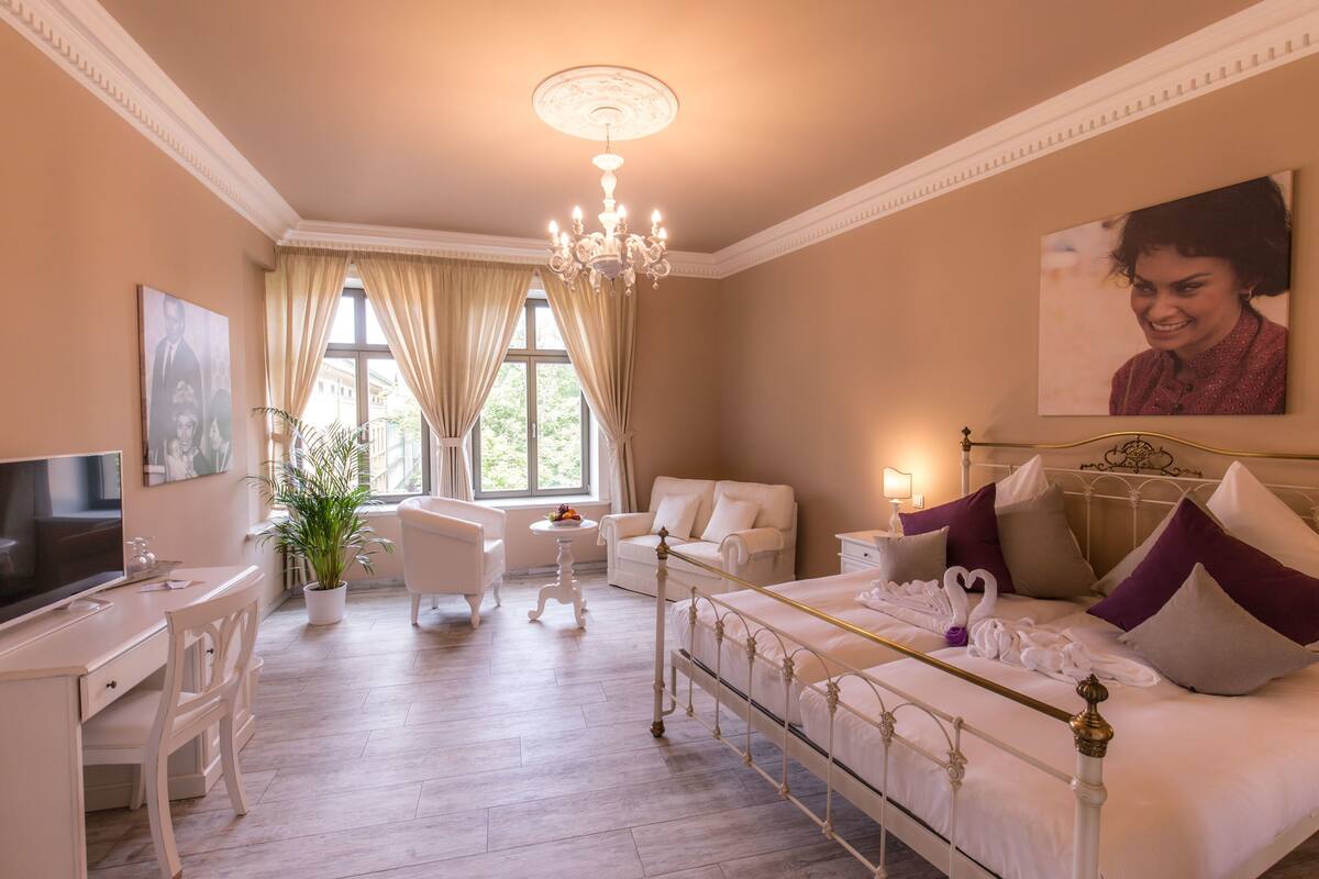 triple room | individually decorated, individually furnished, desk, free wifi