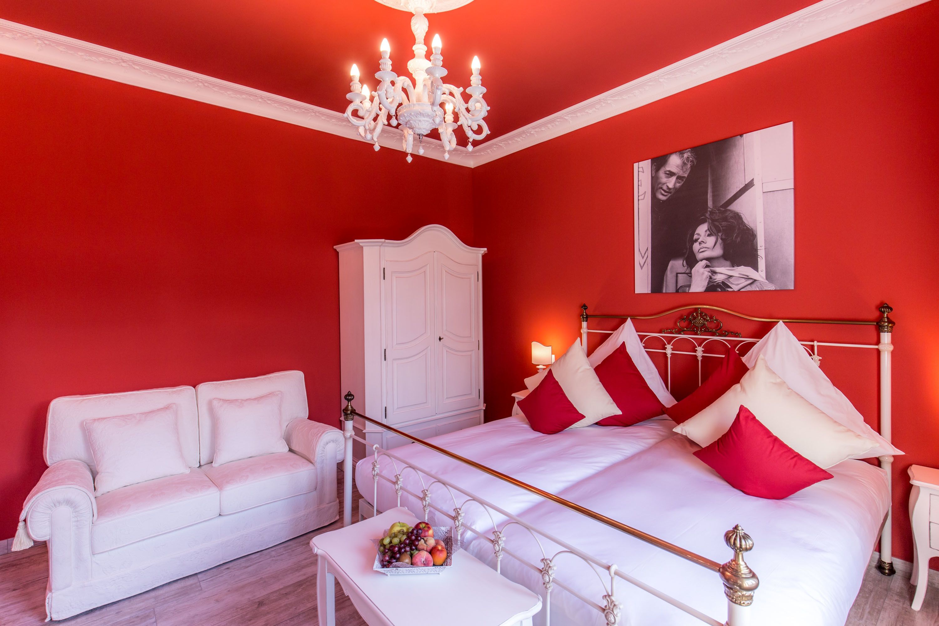 standard double room | individually decorated, individually furnished, desk, free wifi