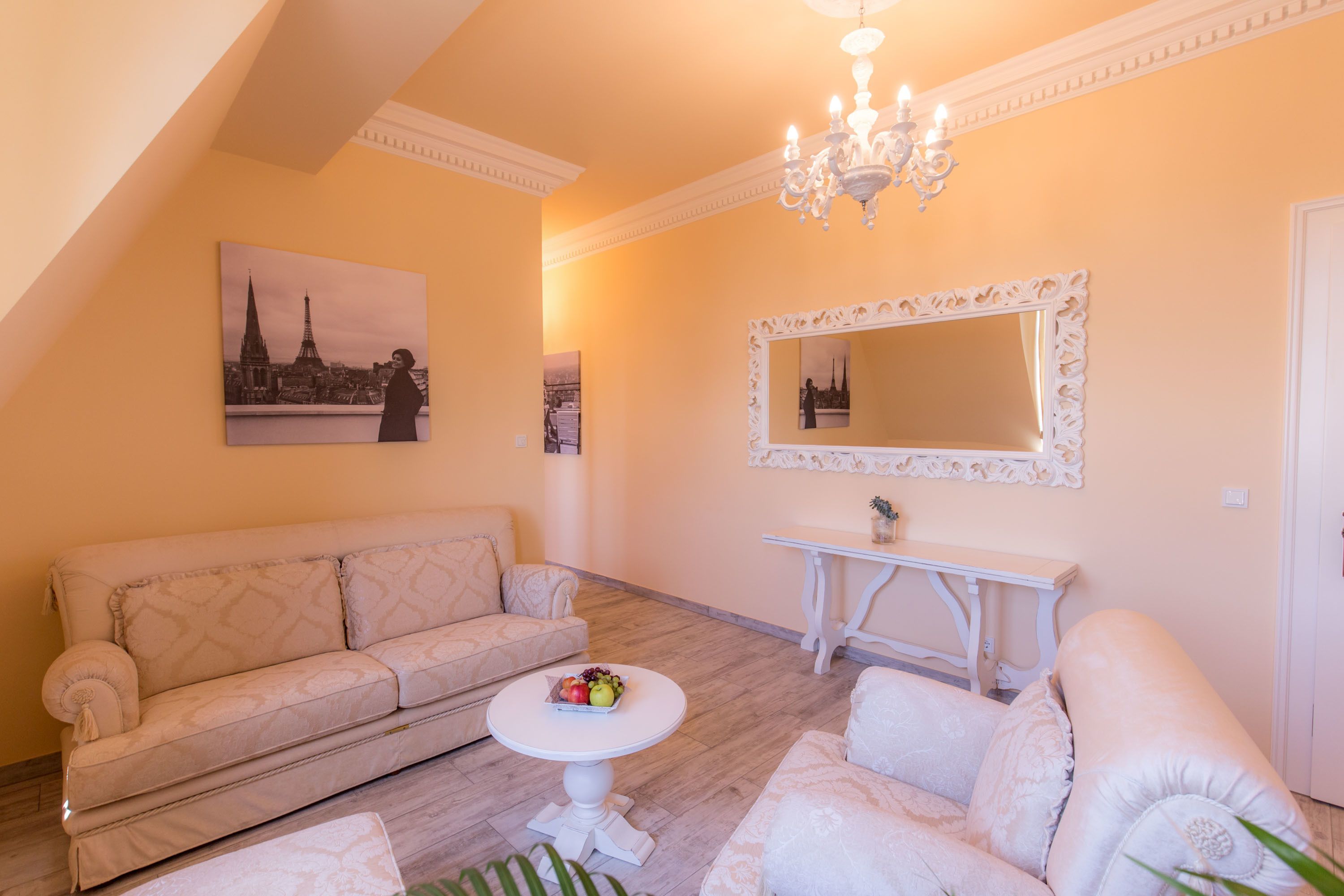 suite (sirolo) | living room | flat-screen tv, heated floors