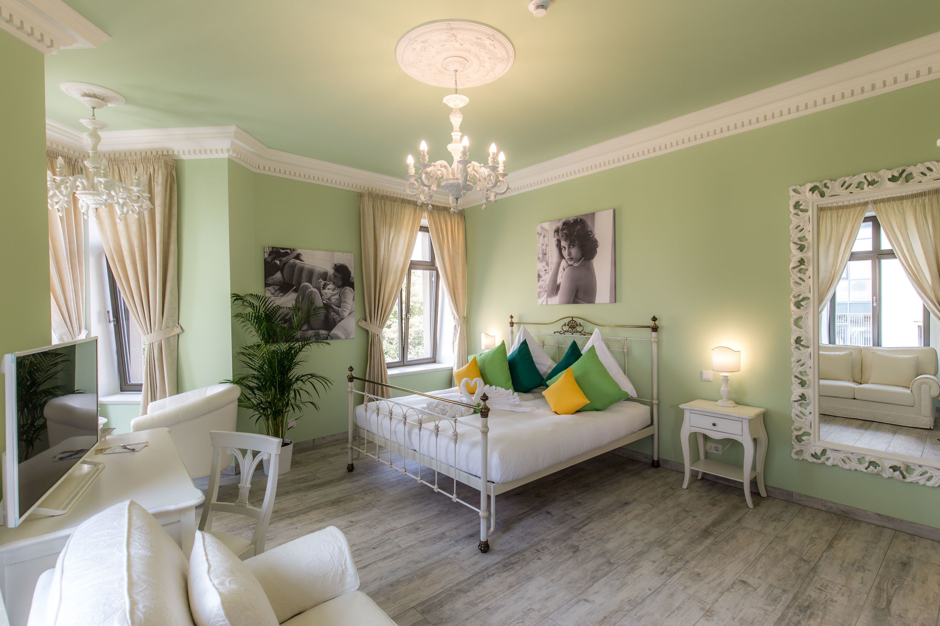 superior double room | individually decorated, individually furnished, desk, free wifi