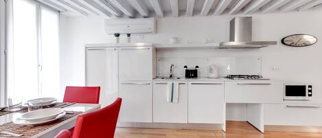 Apartment, 2 Bedrooms | Private kitchen | Fridge, microwave, oven, stovetop