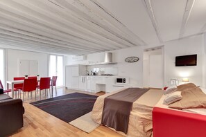 Apartment, 2 Bedrooms | 2 bedrooms, iron/ironing board, cots/infant beds, free WiFi - Marco Polo (Venice)