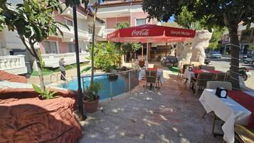 Café da manhã, almoço e jantar