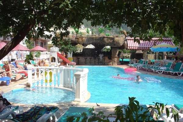 Outdoor pool, pool umbrellas, sun loungers