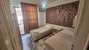 1 habitación, decoración personalizada y ropa de cama