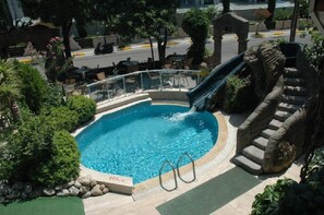 Outdoor pool, pool umbrellas, sun loungers - Bahar Apart (Marmaris)