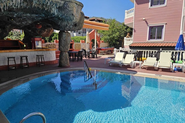 Outdoor pool, pool umbrellas, sun loungers