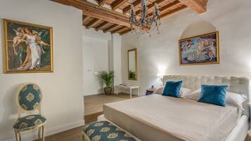 In-room safe, blackout curtains, free WiFi, bed sheets