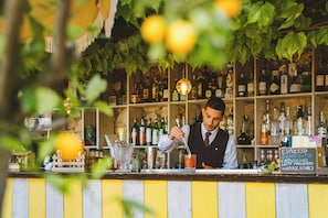 Bar (in der Unterkunft)