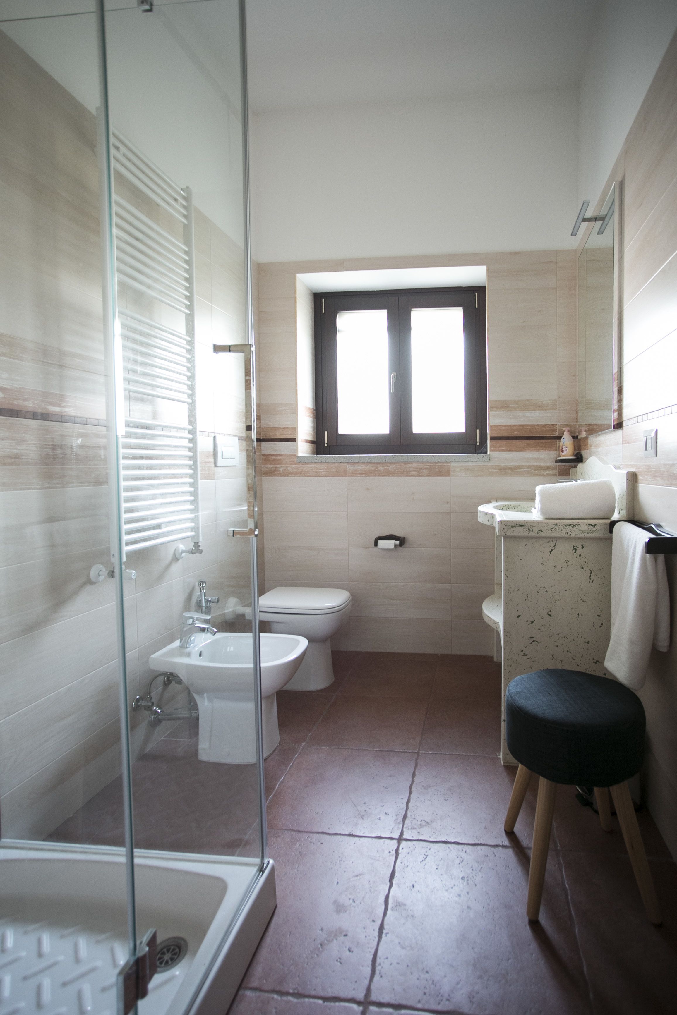 Dusche, Regendusche, kostenlose Toilettenartikel, Haartrockner