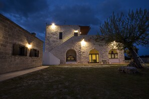 Façade de l’hébergement - soirée/nuit