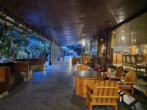 Coin salon dans le hall