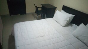 In-room safe, desk, bed sheets