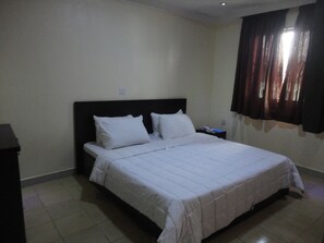 In-room safe, desk, bed sheets