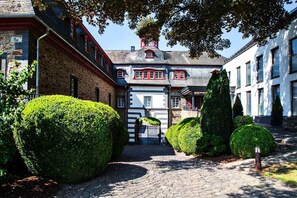 Exterior - Schloss Burgbrohl (Burgbrohl)