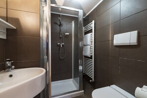 Bathroom - San Giacomo Pied-A-Terre House by Wonderful Italy (Venice)