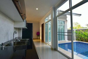 3-Bedroom Villa with Private Pool | 私人厨房 | 大冰箱、微波炉、炉灶、电热水壶